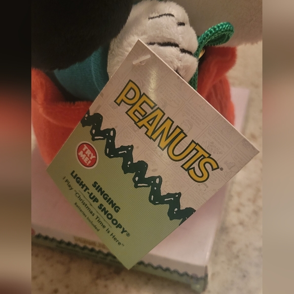 Peanuts Christmas Light up Singing Snoopy - Picture 7 of 8